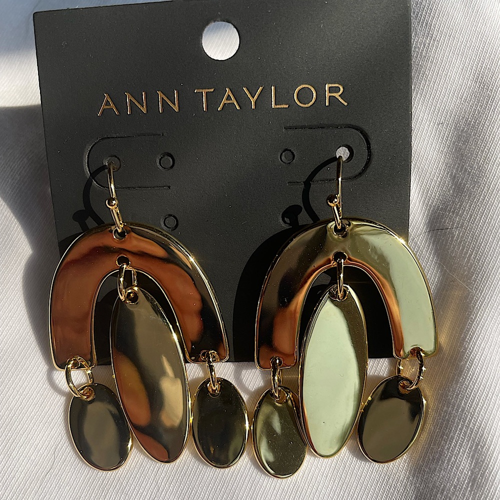 Gold tone dangling earrings